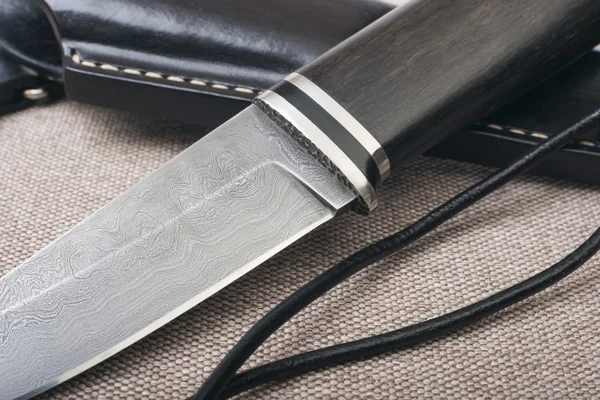 狩猟用ナイフとそれのためのケース — ストック写真