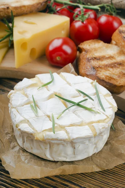 Ser camembert pieczony — Zdjęcie stockowe