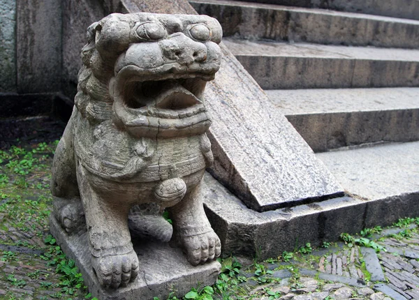 Traditional chinese stone lion — Stock Photo, Image