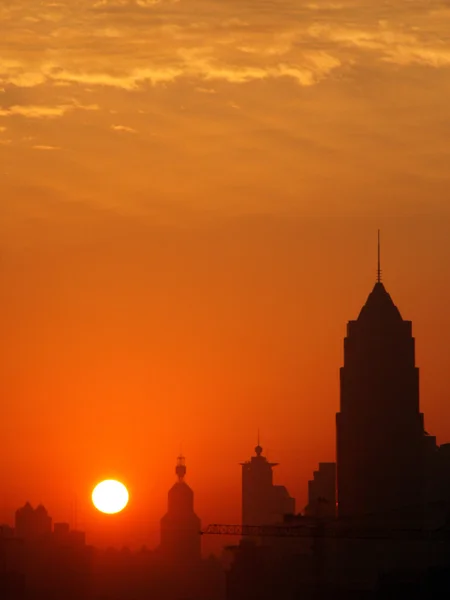 Salida del sol en Shanghai, China — Foto de Stock