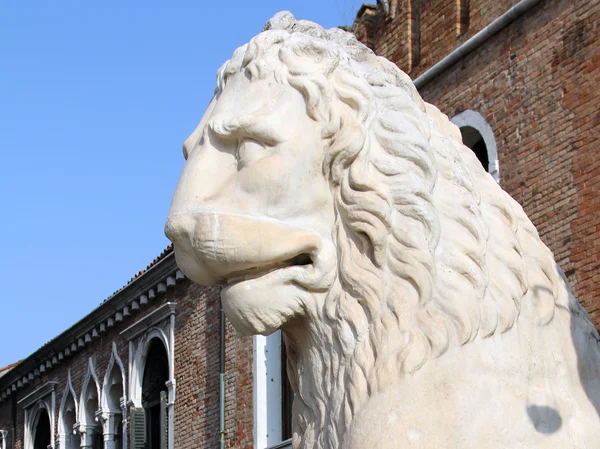 Ancient stone lion statue at the gates of Arsenal, Venice, Italy — Stock Photo, Image