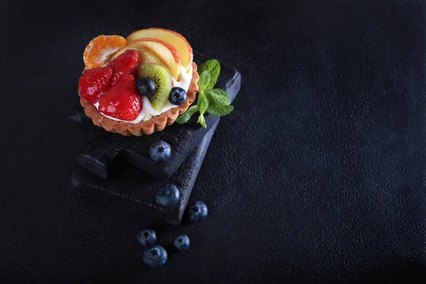 Dessert Form Basket Shortbread Dough Cake Berries Fruits Top View — Stock Photo, Image