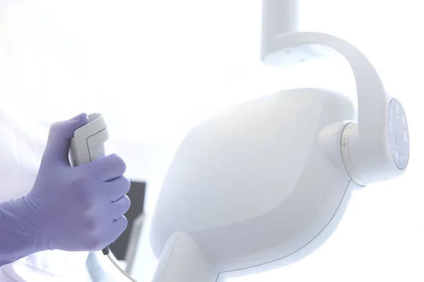 Médico Dentista Faz Uma Radiografia Dos Dentes Controle Remoto Equipamentos — Fotografia de Stock