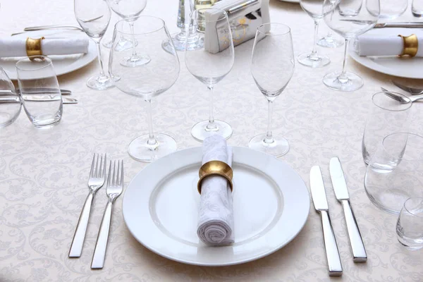 Festive Table Setting Napkins 만들어 목화에는 Concept Holidays Wine Glasses — 스톡 사진