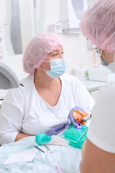 Tratamento Cáries Dentes Decíduos Sob Anestesia Geral Criança Está Sob — Fotografia de Stock