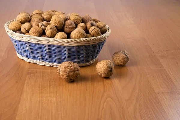 bir sepet içinde fındık