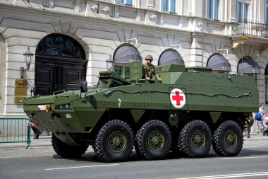 Varşova Polonya Ordusu bayram sırasında Polonya savaş aracı