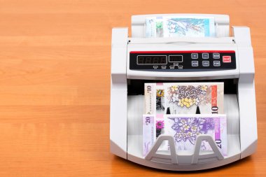  Kuzey İrlanda 'nın banknotları sayım makinesinde