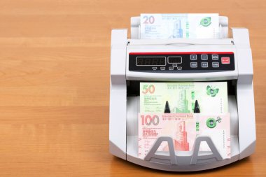 Hong Kong Doları sayım makinesinde.