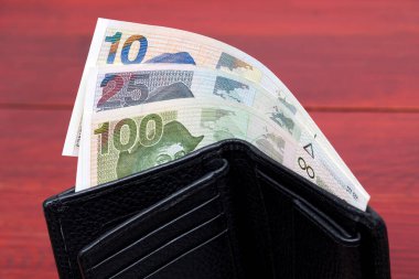  Siyah bir cüzdanda Salvador parası