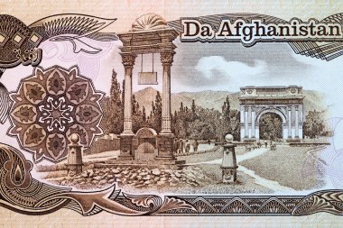 Afgan parasıyla Kabil yakınlarında zafer kemeri