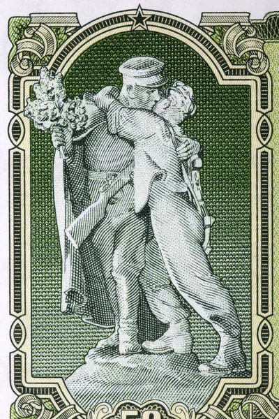 Staty Partisan Med Ryska Soldat Från Tjeckoslovakien Pengar — Stockfoto