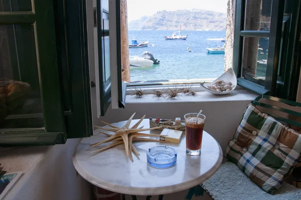 Ein Blick Aus Dem Meerfenster Amoudi Dem Gemütlichen Fischerhaus Mit — Stockfoto