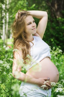 genç güzel bir hamile kadın