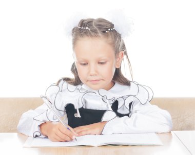 liseli kız not defterinde yazılı