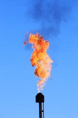 yanan meşale petrol 