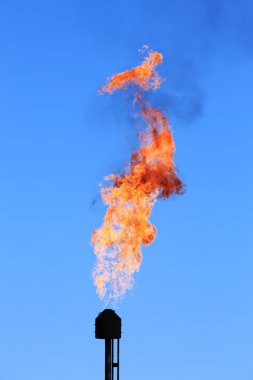 yanan meşale petrol 