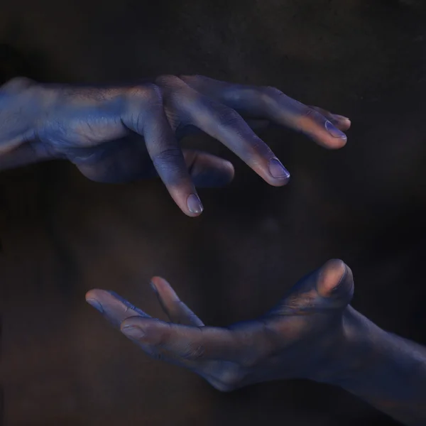 Αρσενική χέρι που χρωματίζεται μπλε — Φωτογραφία Αρχείου