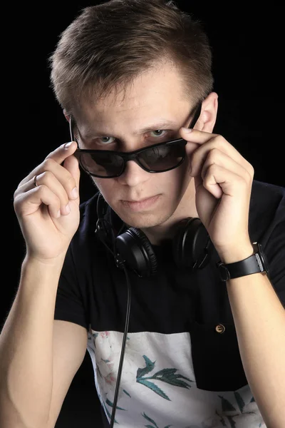 Nuoren DJ:n muotokuva — kuvapankkivalokuva