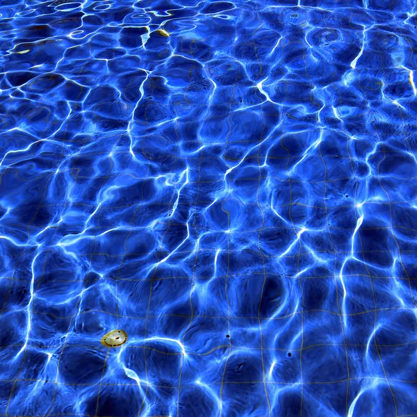 Piscina d'acqua blu — Foto Stock