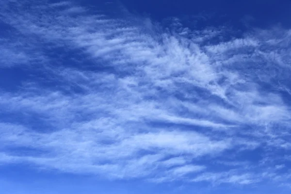 Nuvens de cirros leves — Fotografia de Stock