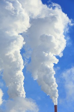 Beyaz bacasından duman