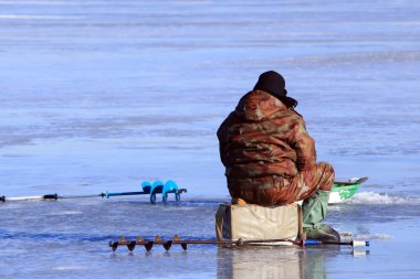 Buzdaki balıkçılar