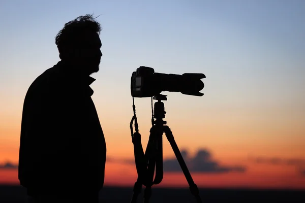 Fotógrafo filmado o pôr do sol — Fotografia de Stock