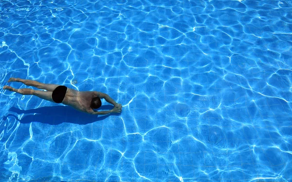 Schwimmer unter Wasser — Stockfoto