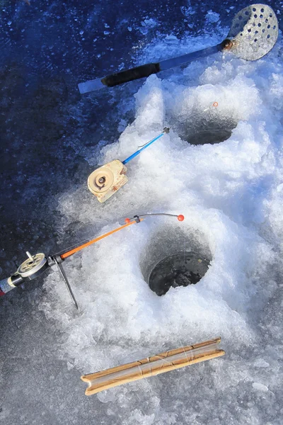 Canne à pêche et trou de glace — Photo