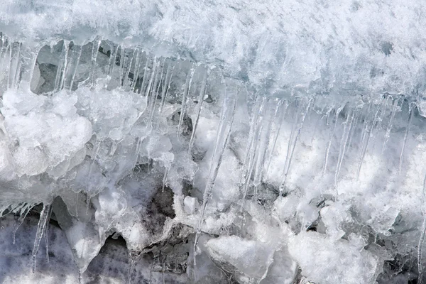 Buz ve buz sarkıtları — Stok fotoğraf