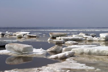 Bahar tatili Nehri üzerinde