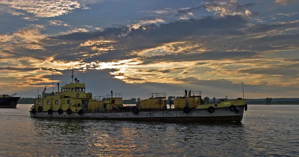 Barge on the River Cama at sunset — Stock Photo, Image