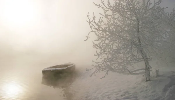 Paesaggio Invernale Mattina Nebbiosa Sul Fiume All Alba — Foto Stock