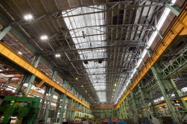 Büyük süper arabalar için yedek parça üretimi için fabrika