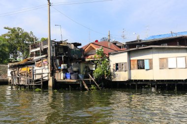 BANGKOK, THAILAND - 15 Aralık 2014: Chao Phraya Nehri üzerinde tekne gezisi 15 Aralık 2014, Bangkok, Tayland