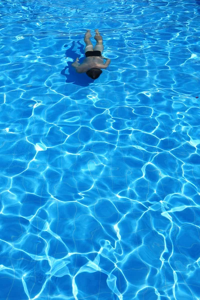 Piscina Agua Azul Aislada Nadador Agua — Foto de Stock