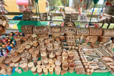 Makro birkaç tueskov huş ağacı kabuğu halk sanatları fuarında toplu ürünlerin depolanması için