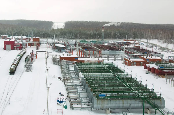 Inverno Paisagem Industrial Refinaria Petróleo Floresta — Fotografia de Stock