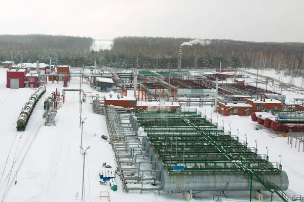 Paysage Industriel Hivernal Raffinerie Pétrole Dans Forêt — Photo