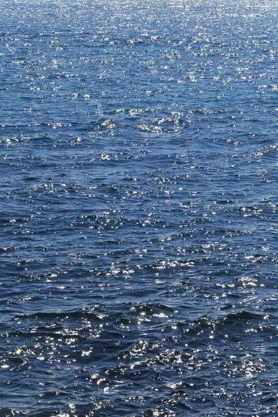 Isolerat Havsvatten Nära Stranden Turkos Blå Färg Solig Dag — Stockfoto