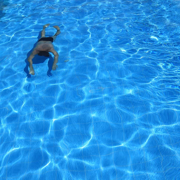 Piscine Eau Azur Isolée Nageur Dans Eau — Photo