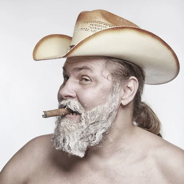 Retrato Vaquero Fumando Cigarro Momento Teñir Estudio Barba — Foto de Stock