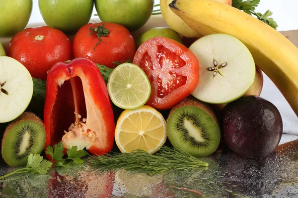 Primer Plano Estudio Surtido Frutas Verduras Maduras Cortadas —  Fotos de Stock