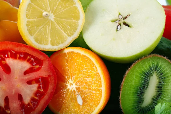 Primer Plano Estudio Surtido Frutas Verduras Maduras Cortadas —  Fotos de Stock