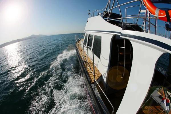 Barco Paisaje Marino Alta Mar Claro Día Soleado — Foto de Stock