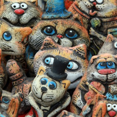 Halk sanatları fuarında birkaç kil oyuncağı hediye edildi.