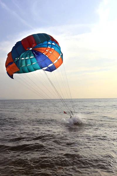 Paisaje Marino Parasailing Atardecer Frente Costa Tailandia —  Fotos de Stock