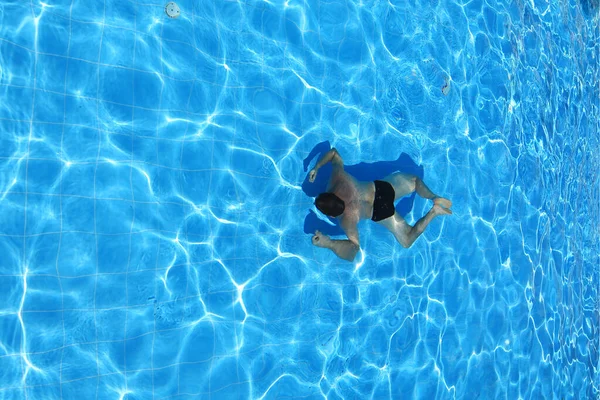 Piscina Água Azul Isolada Nadador Água — Fotografia de Stock