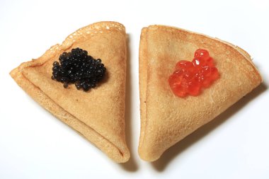 Makro krep beyaz tabak studio üzerinde havyar ile